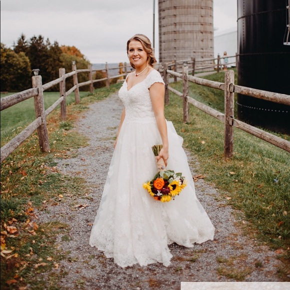 Oleg Cassini Dresses & Skirts - Wedding Dress